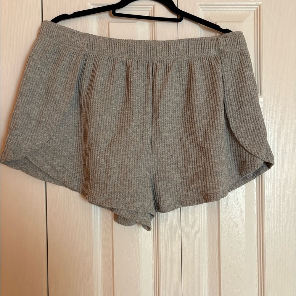 SO Women's Heather Gray Ribbed Athletic Shorts